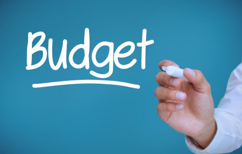 Aborder le question du budget Hand writing budget
